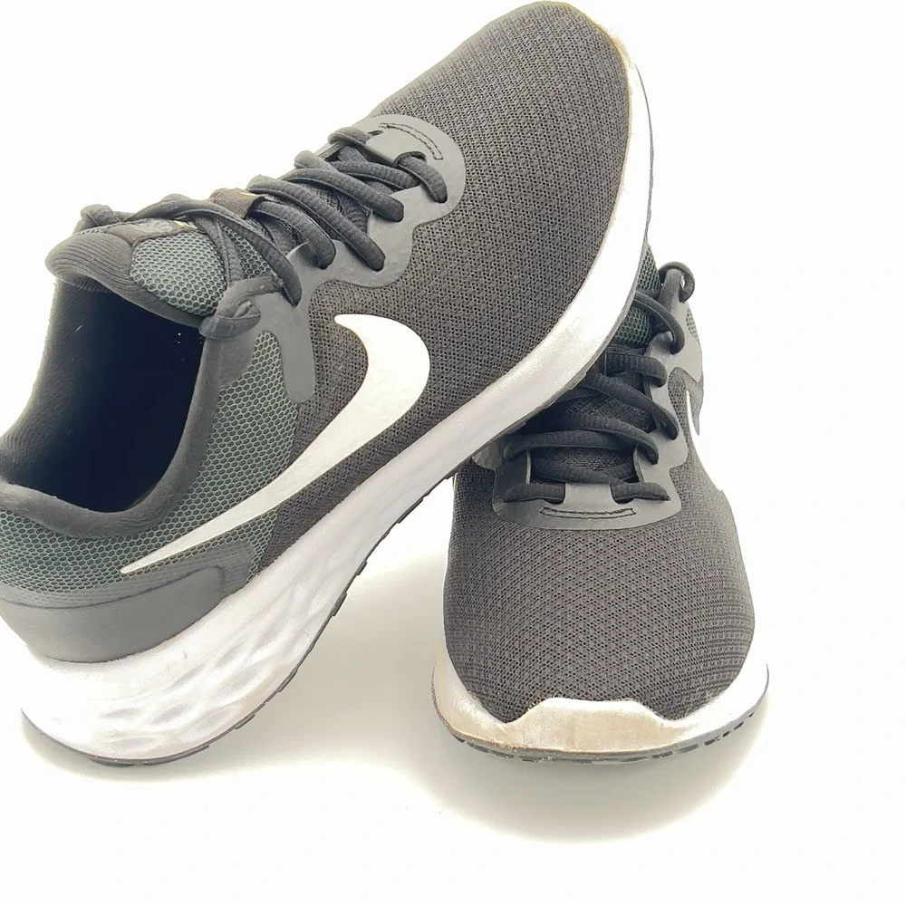 Nike Revolution 6 sneakers in Iron Gray Size 8